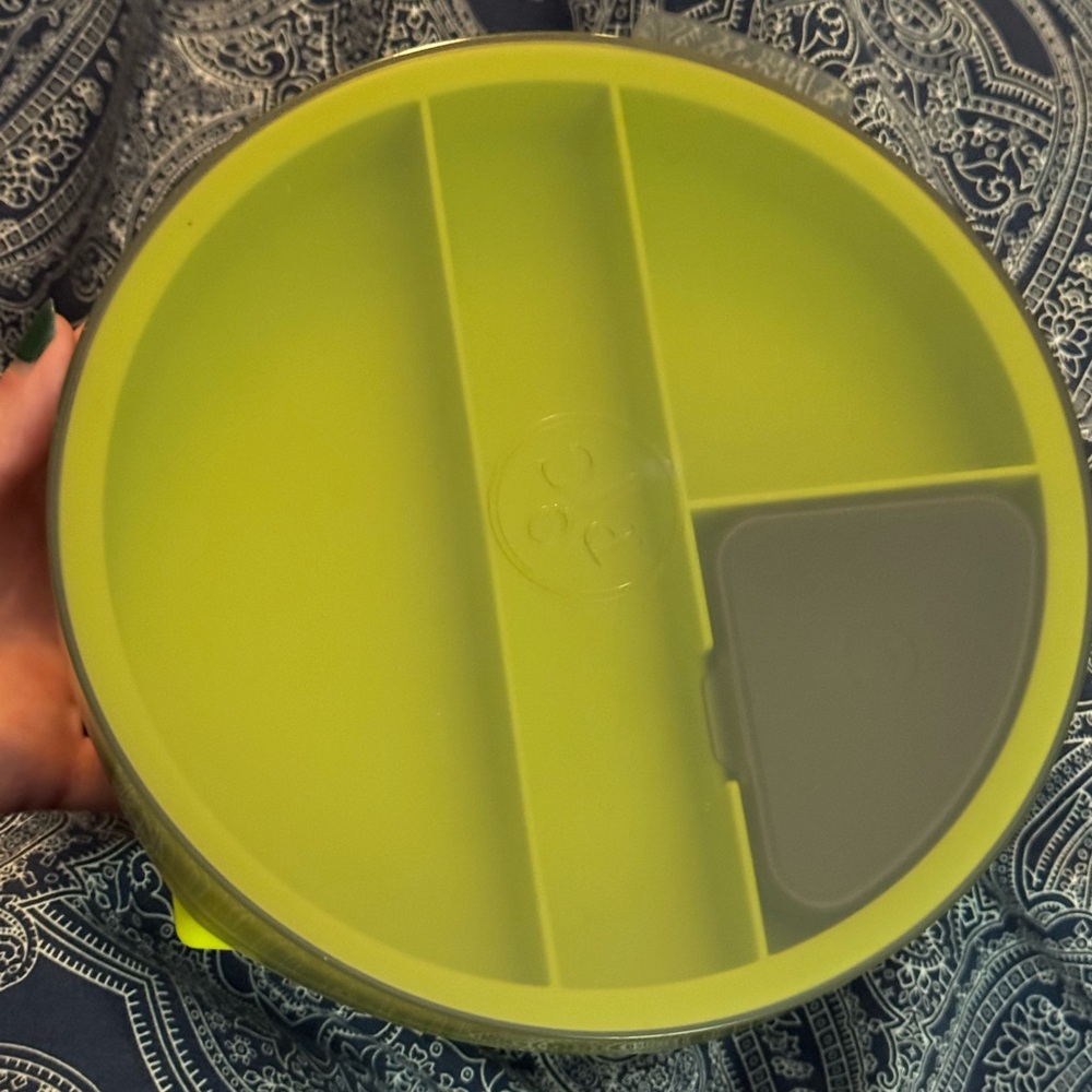 Pampered Chef Salad Cutting Bowl - Picture 2 of 3